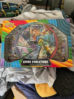 Eevee  Evolutions Premium Collection box
