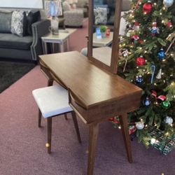 💥HUGE Blowout Furniture Sale!💥 Brand New Vanity W/ Stool! $50 Down Takes It Home Today!