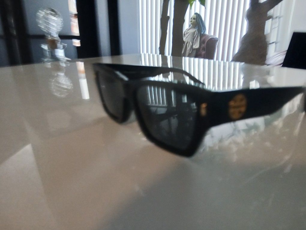 SUNGLASSES