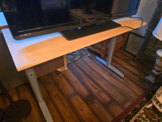 Adjustable desk