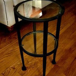 Cori Round Accent Table(metal /glass
