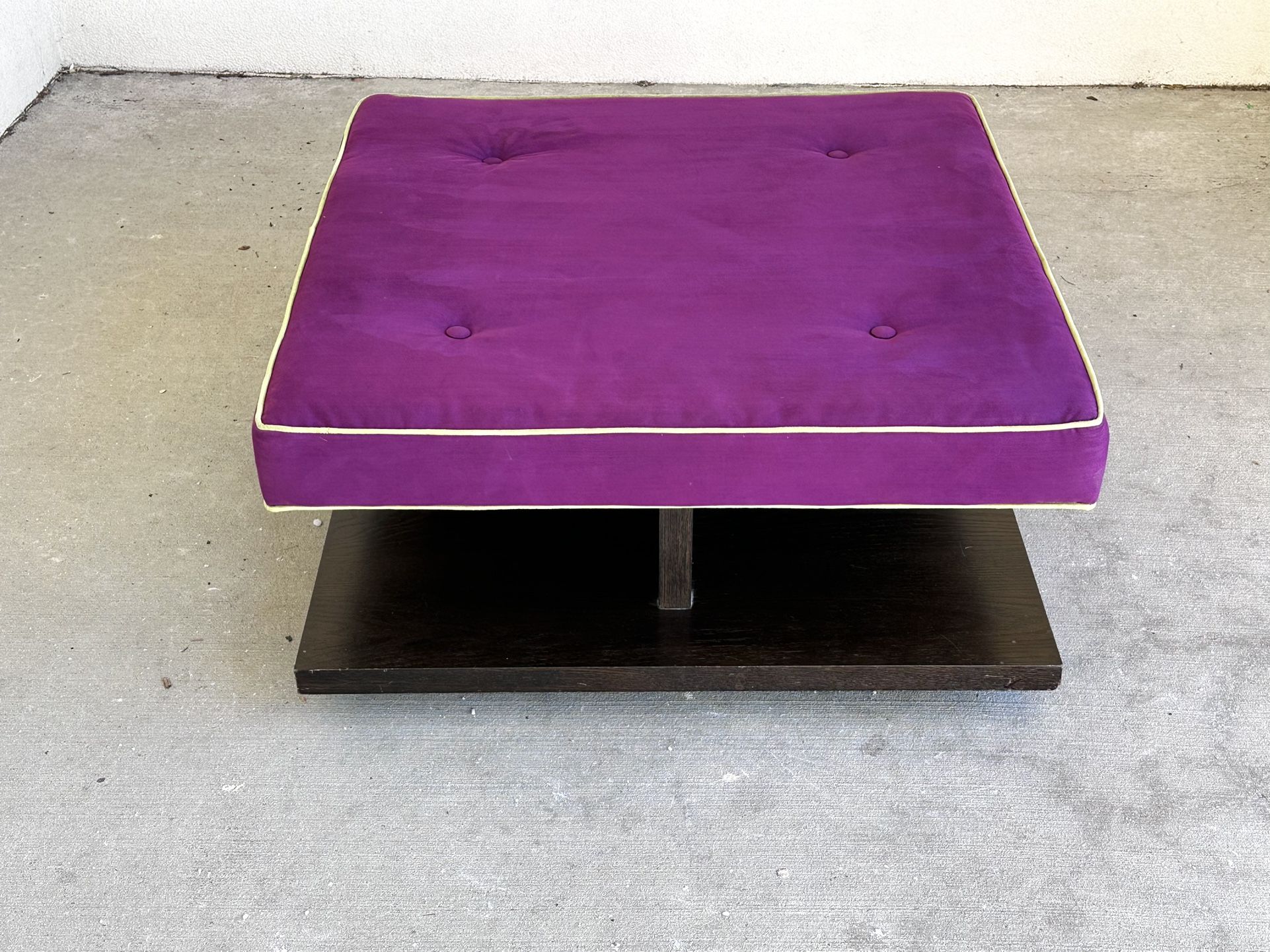 Upholstered Cocktail Table\Ottoman