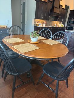 Ethan Allen Dining table and 6 Chairs