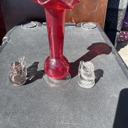 ANTIQUE VINTAGE RED BLOWN  VASE AND TWO  BLOWN  GLASS BIRDS  MAKE ANY OFFER FOR ALL