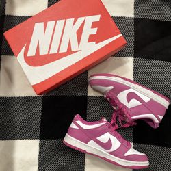 Nike Dunks Sz 7-7.5