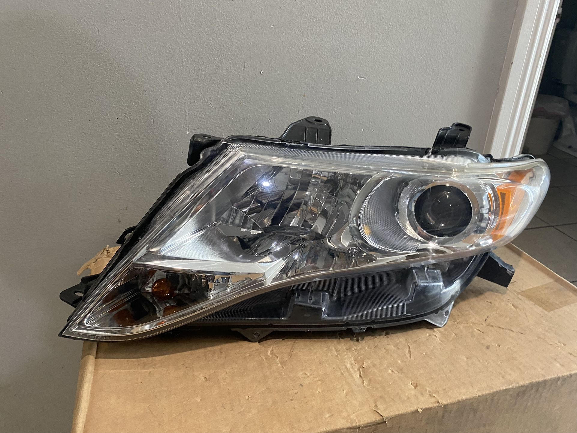 2009-2018 Toyota Venza Left Headlight