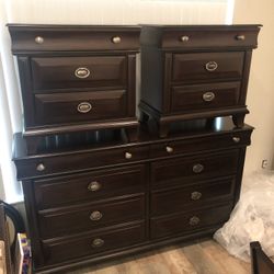 *******GALLERY FURNITURE 8 DRAWER DRESSER AND TWO NIGHTSTANDS******