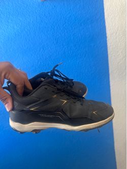Boys size 1 youth baseball cleats