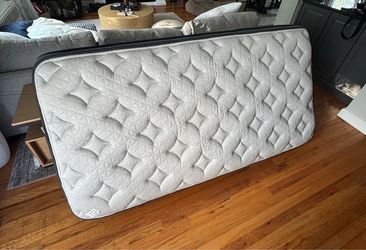 Helix Midnight Luxe Twin Mattress New