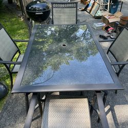 Nice Patio Table, 4 Chairs And Metal Umbrella Stand 