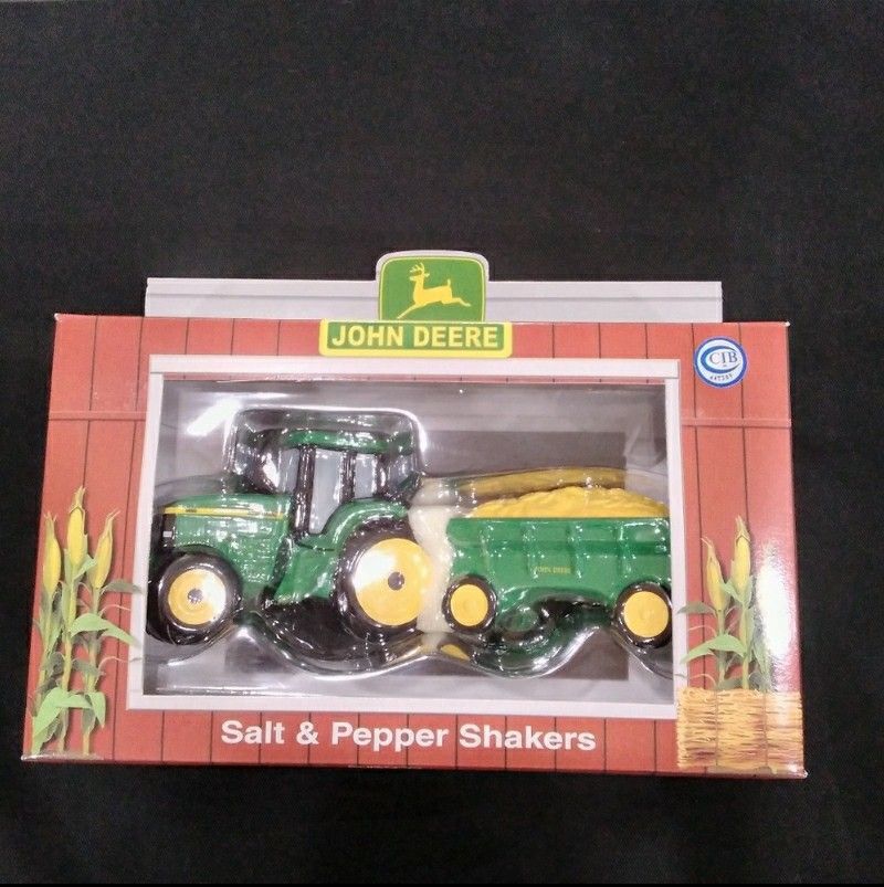 John Deere Tractor vintage home decor salt & pepper shaker New in box