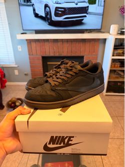 Travis Scott Jordan 1 velvet brown