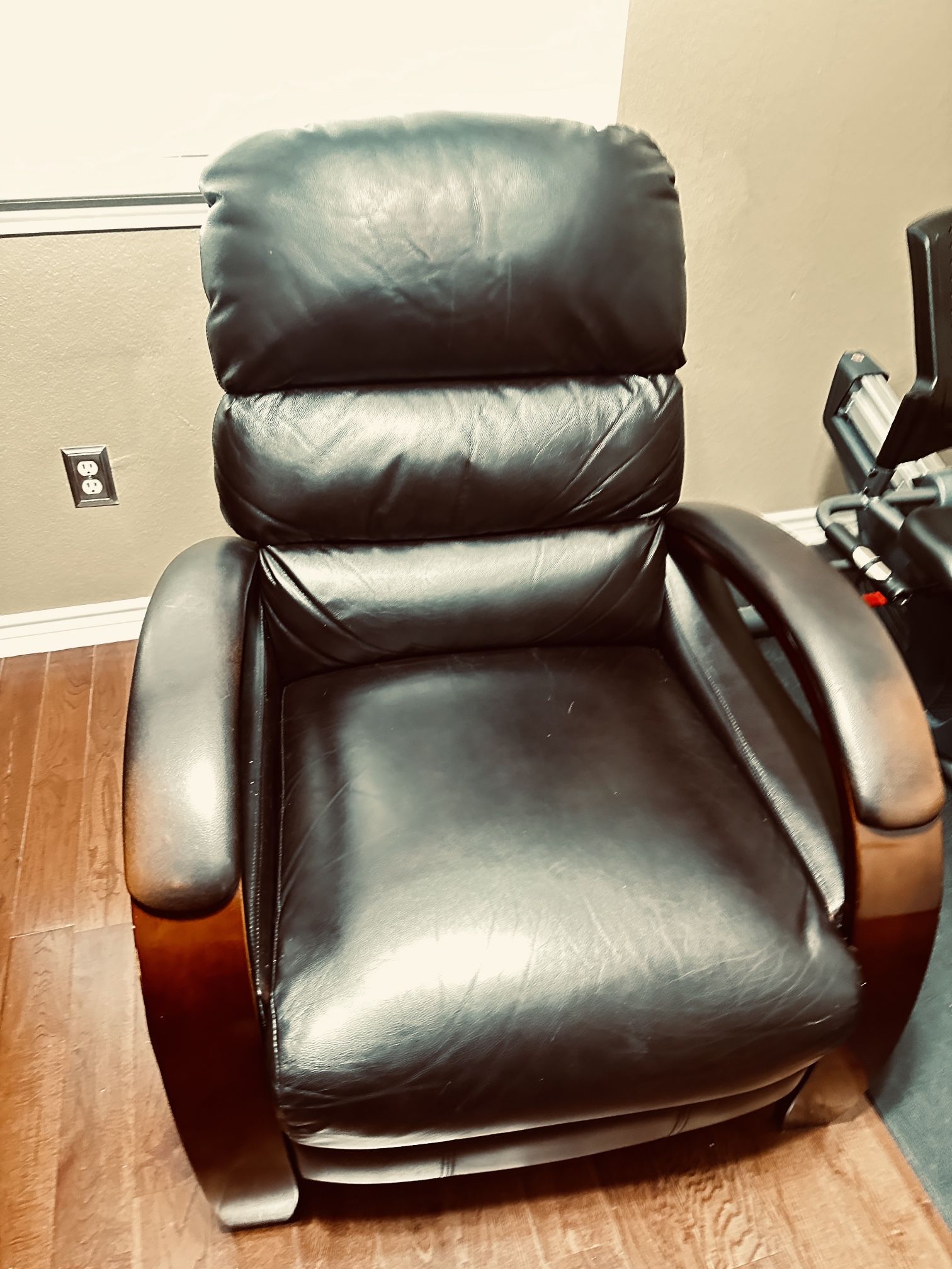 2 Used Recliners for Sale in Arlington, TX OfferUp