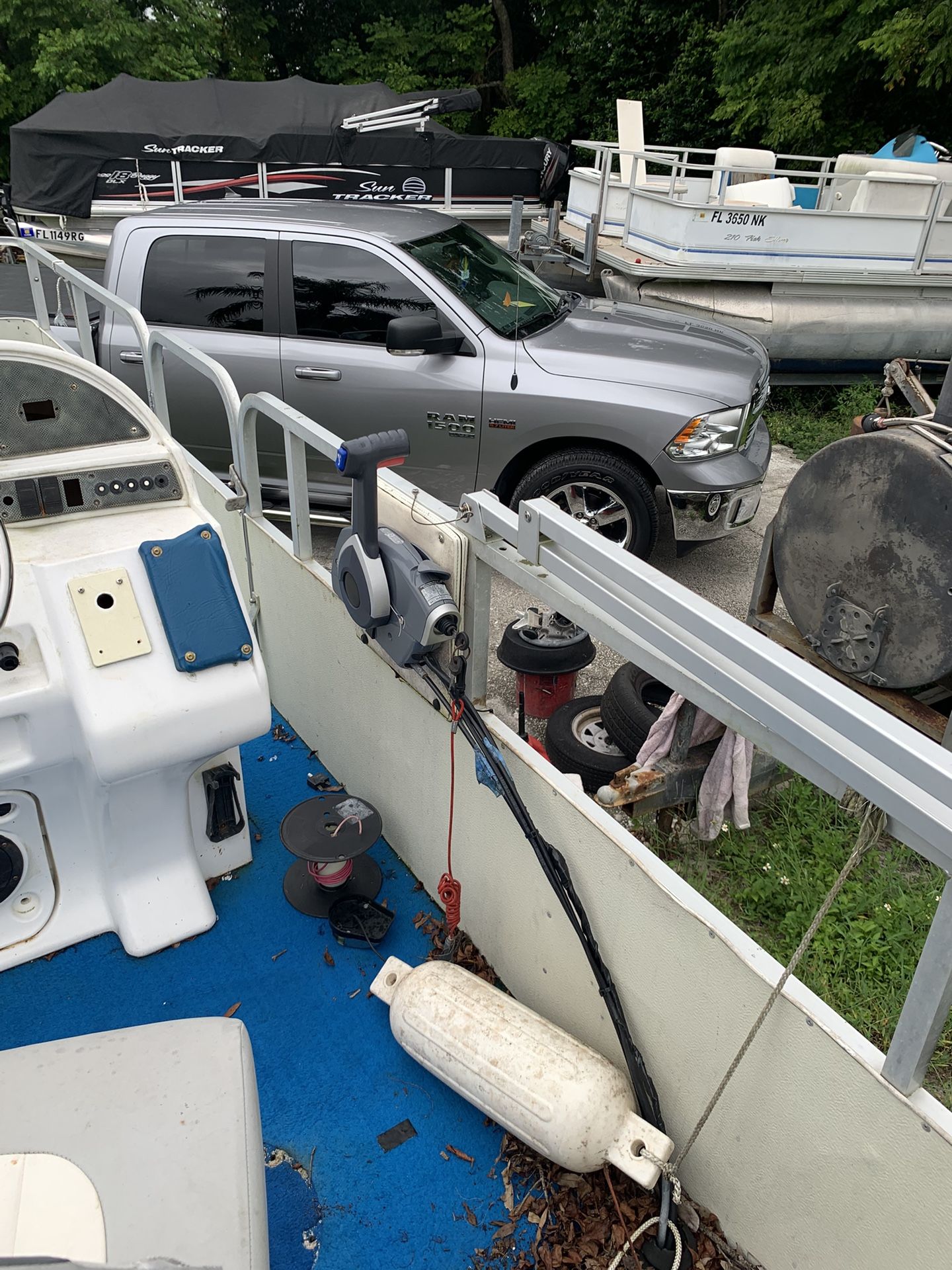 2005 StarCraft Pontoon