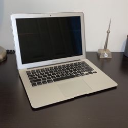 Macbook Air (13-inch, 2017)