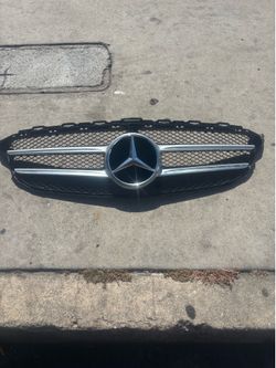 Mercedes-Benz grill Mercedes-Benz grill