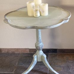 1890’s SMALL ANTIQUE SIDE TABLE $250