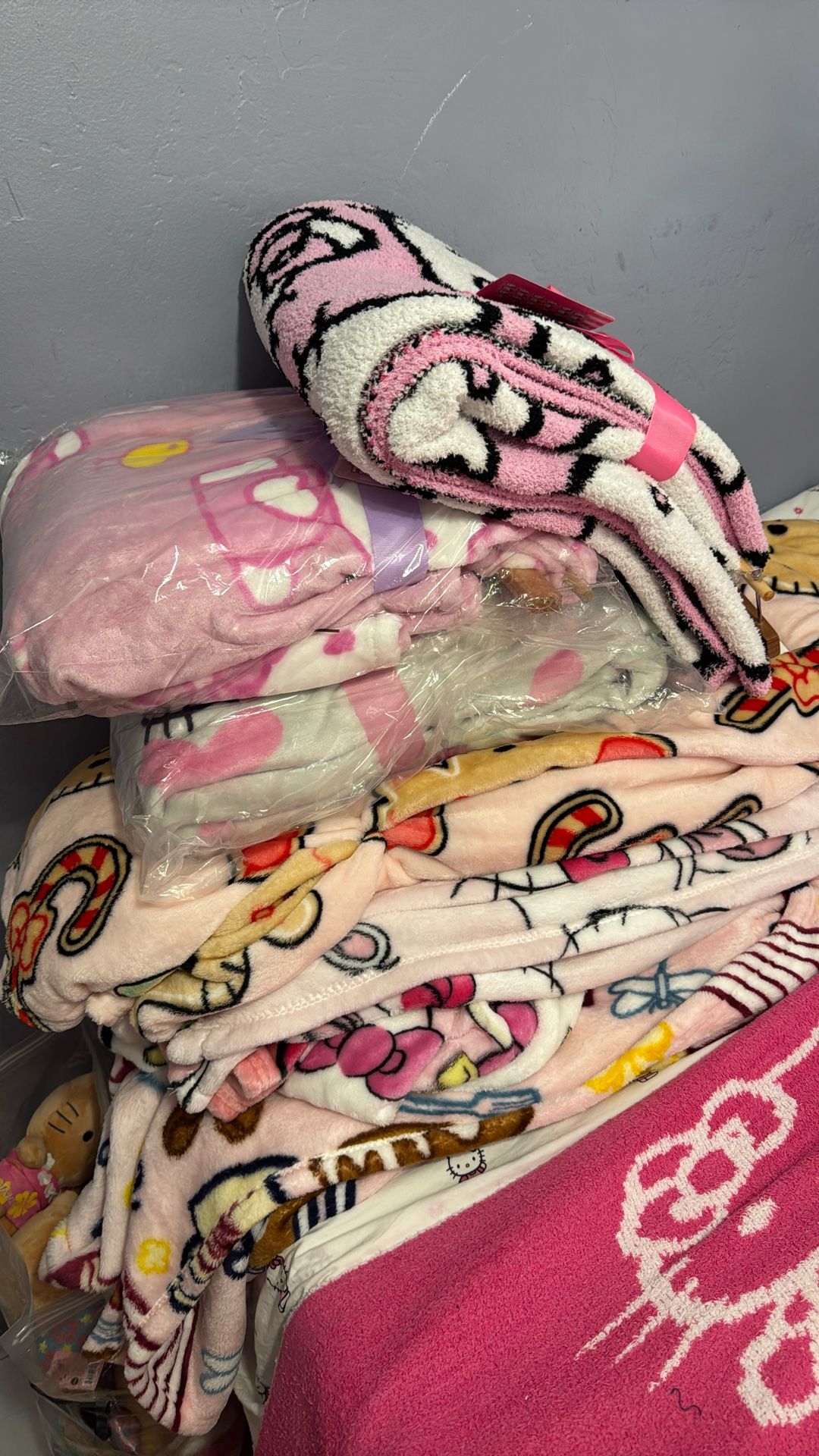 Hello Kitty Throw Blankets And Queen Size