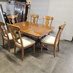Dinning Table And Chairs 