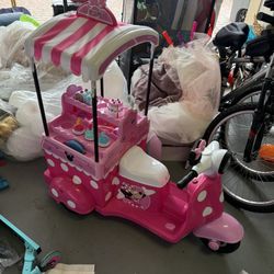 Huff Disney Mickey Mouse bakery Car Ride On