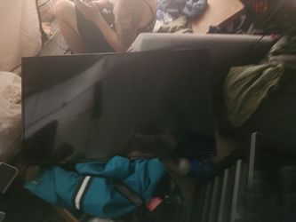 Tcl "40" Or "50' Smart TV With Roku