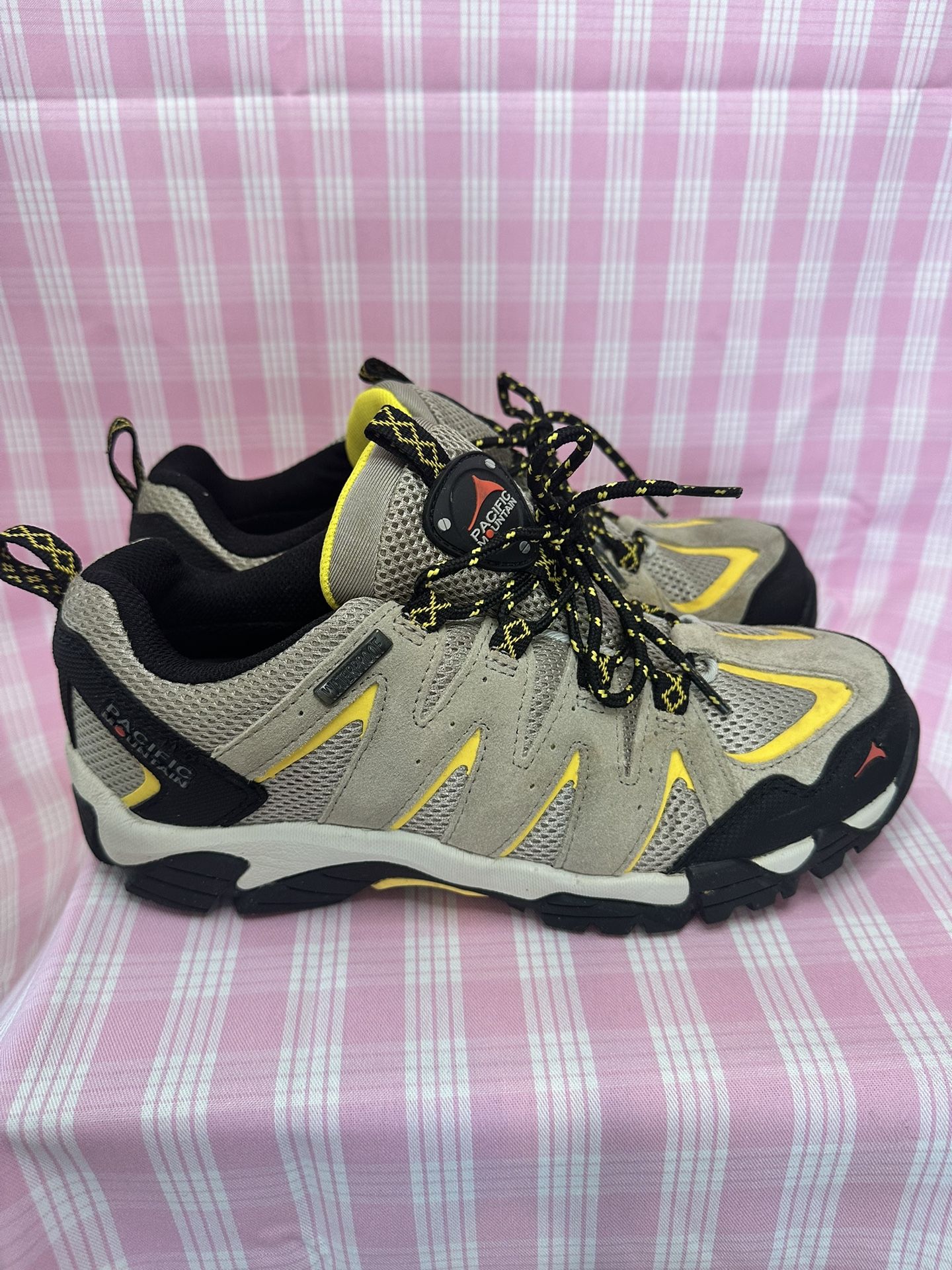 Women’s Hiking Shoes Size 9