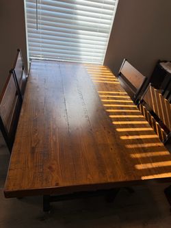 Dining Room Table & Chairs