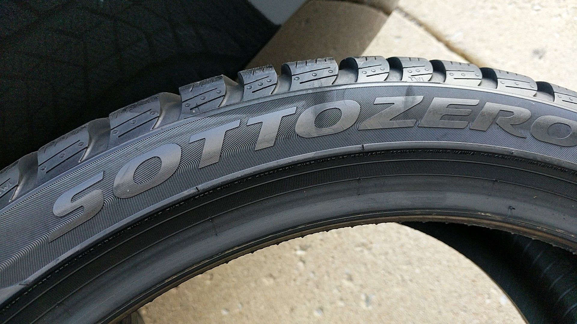 245 40 20 99y Pirelli 4-tires