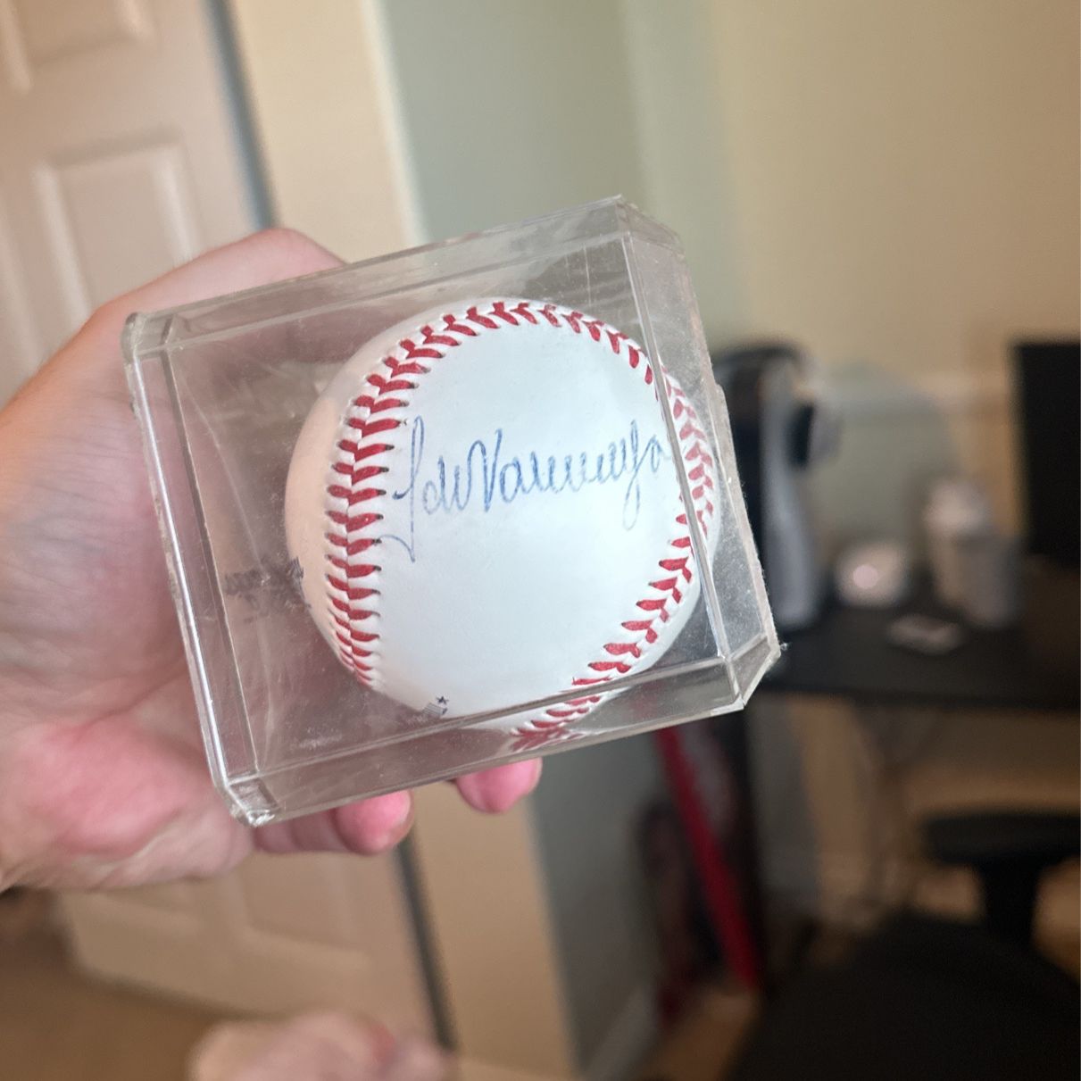 Autographed Fernando Valenzuela Baseball