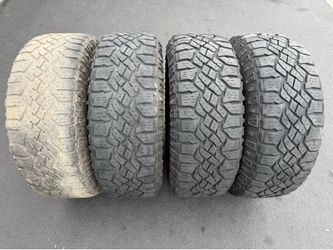 (4) 265/65R17 Goodyear Wrangler Tire