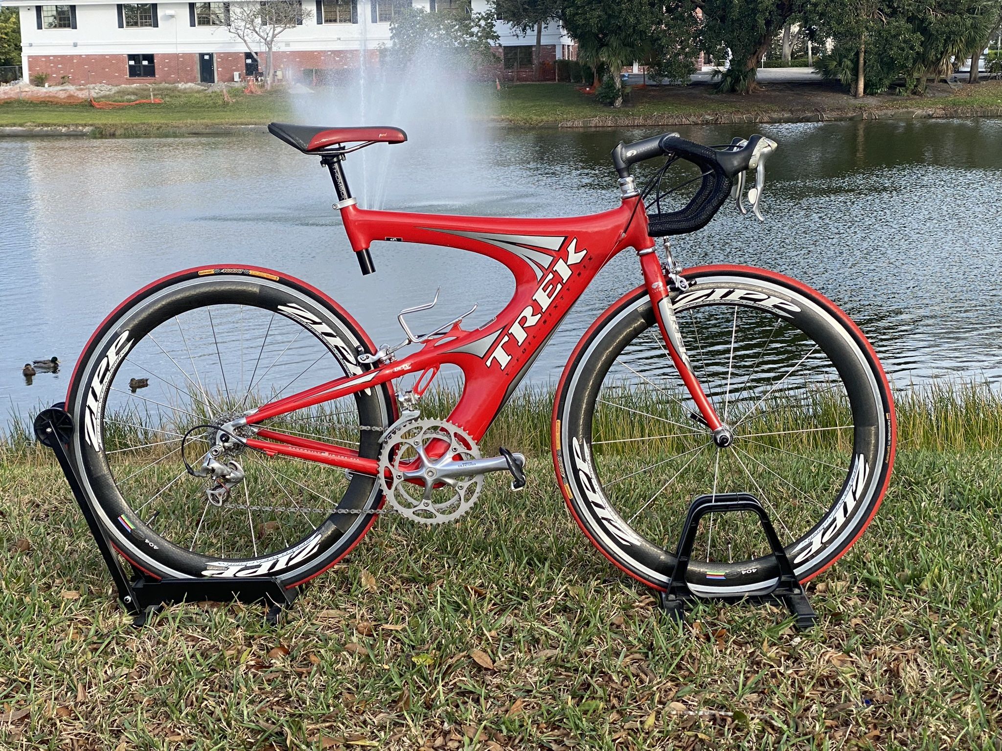 1999 Trek Y Foil 66 Rare Collectable in excellent condition. Includes Zipp Carbon Fiber 404’s