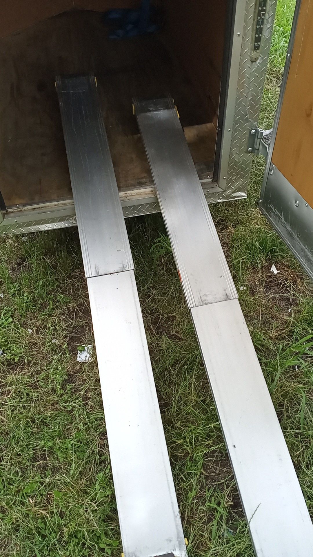 Adjustable cargo ramps for any trailer