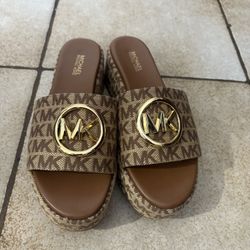Michael Khors  5.5 Size M