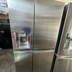 Refrigerator 