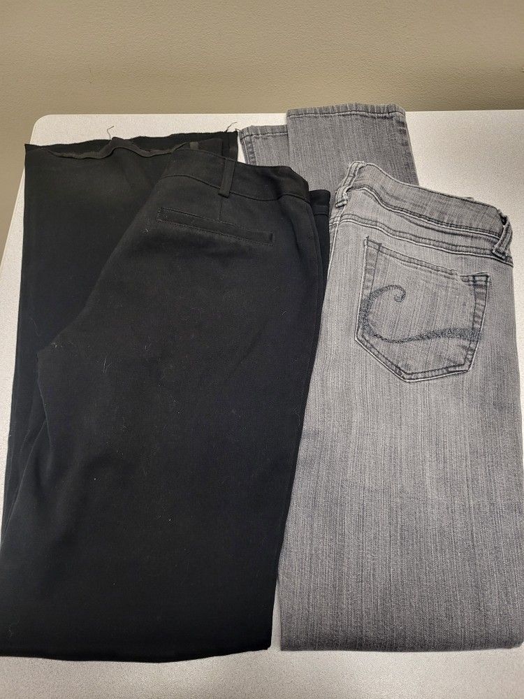 Jrs size 3. lot of 2 items. Jr 3 No Boundaries black dress pants. Jr 3 Candies grayish denim jeans Lot G01