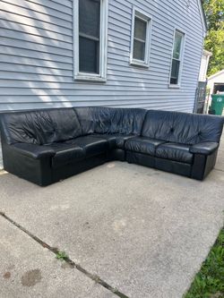 Natuzzi 🇮🇹 Black Leather Sectional Couch – Free Delivery