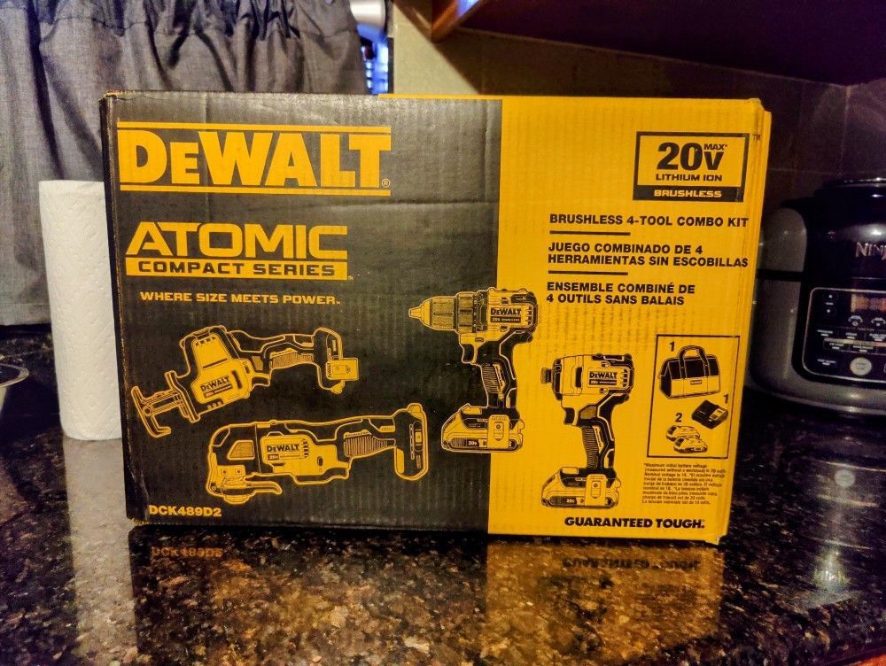 DEWALT 20V MAX 4-Tool Combo Kit