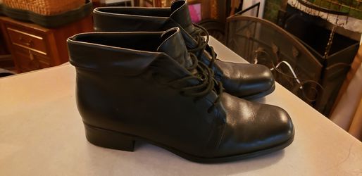 Liz Baker black leather booties 8.5 like new..porch pickup available
