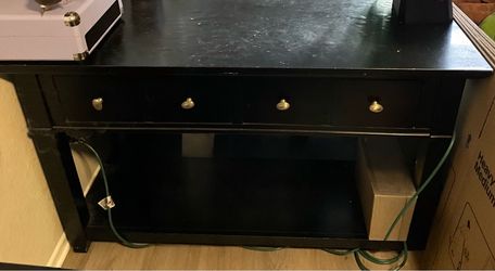Hardwood table w/drawers