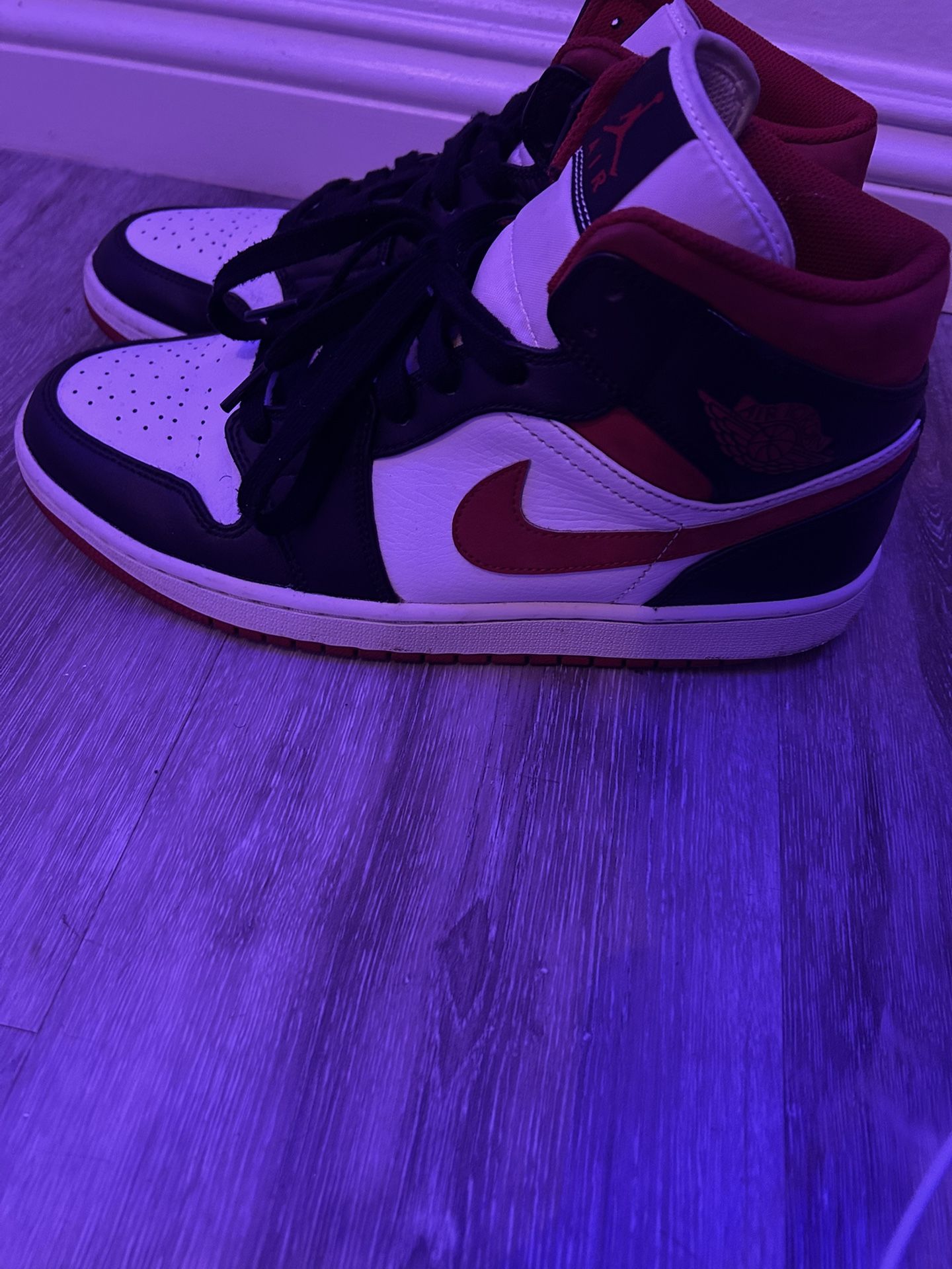 Air Jordan 1 Black Gym Red