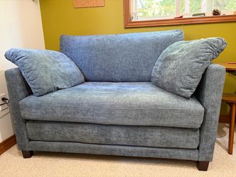 Perfect couch for small spaces or kids room!