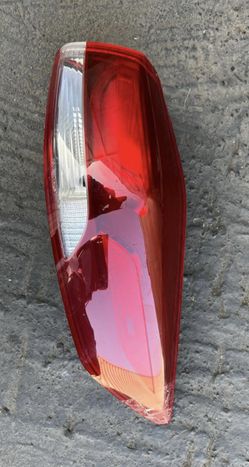2017- 2018 Hyundai Elantra Passenger Side / Rear Taillight