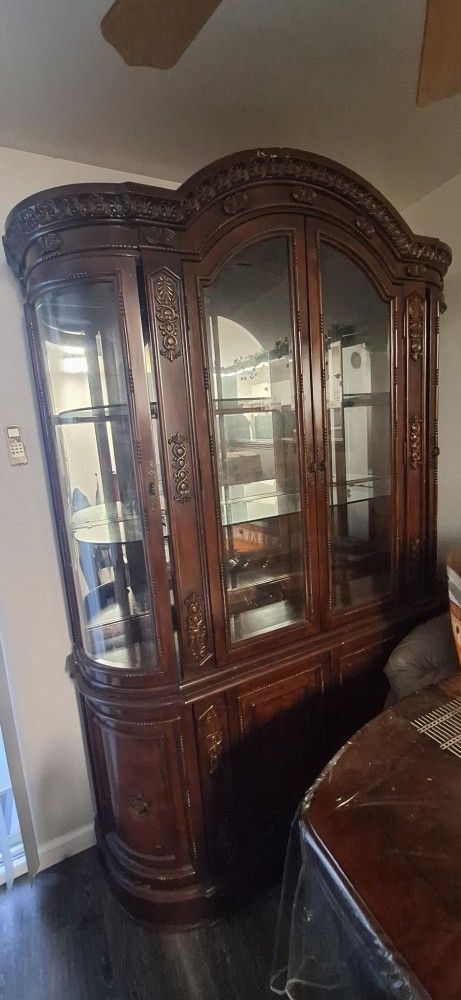 China Cabinet/Vitrina