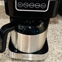 8 Cup Touch Screen Coffee Maker - used once to make sure it works - $15 Firm - used once - Works Great! 