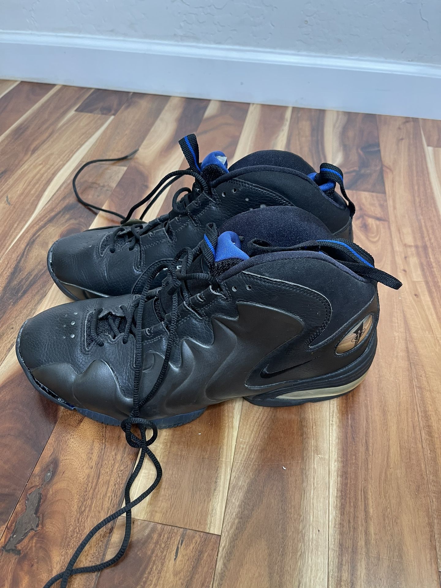 Nike Air Men’s Leather Shoes Size 9
