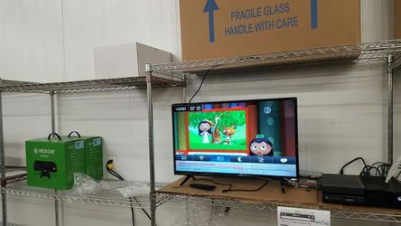 32 inch Vizio tv with wall mount
