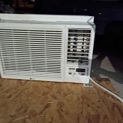 LG 23000 BTU 230V AIR CONDITIONER 11,600 BTU SUPPLEMENTAL HEAT FUNCTION 