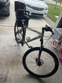 Nishiki Colorado Mountain Bike w/ Child Seat ā Excellent Condition
