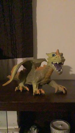 Dragon vinyl figure