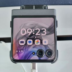 2 Brand New Motorola Razr For $250 OTD